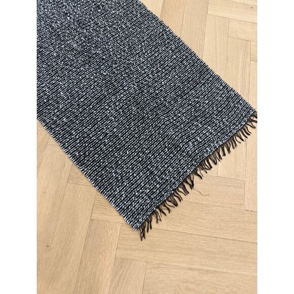 Theory Novelty Scarf Boucle Dark -unisex - Picture 2 of 7